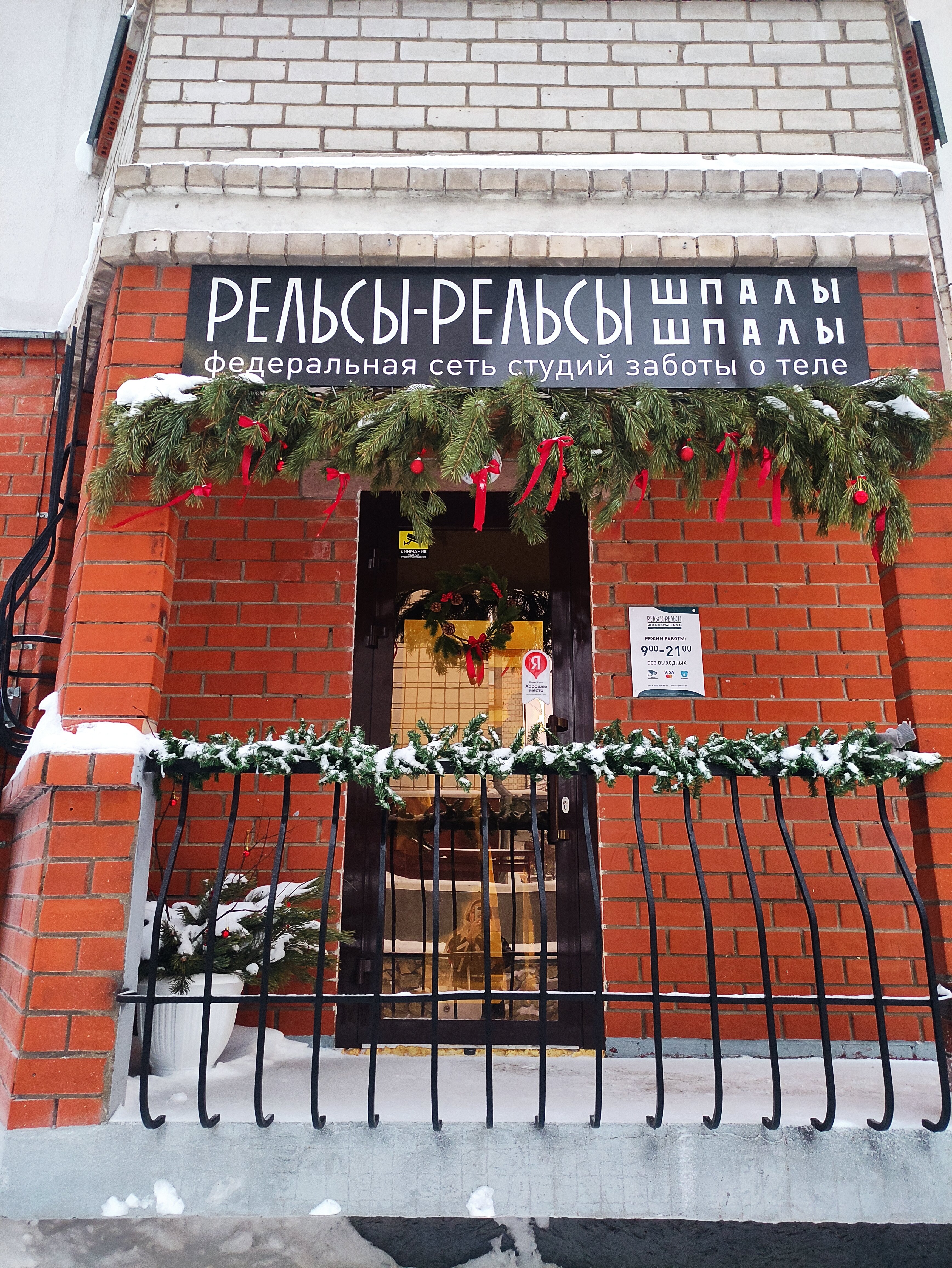 Шұлық пен қолғаптағы транс әйелдердің суреттері