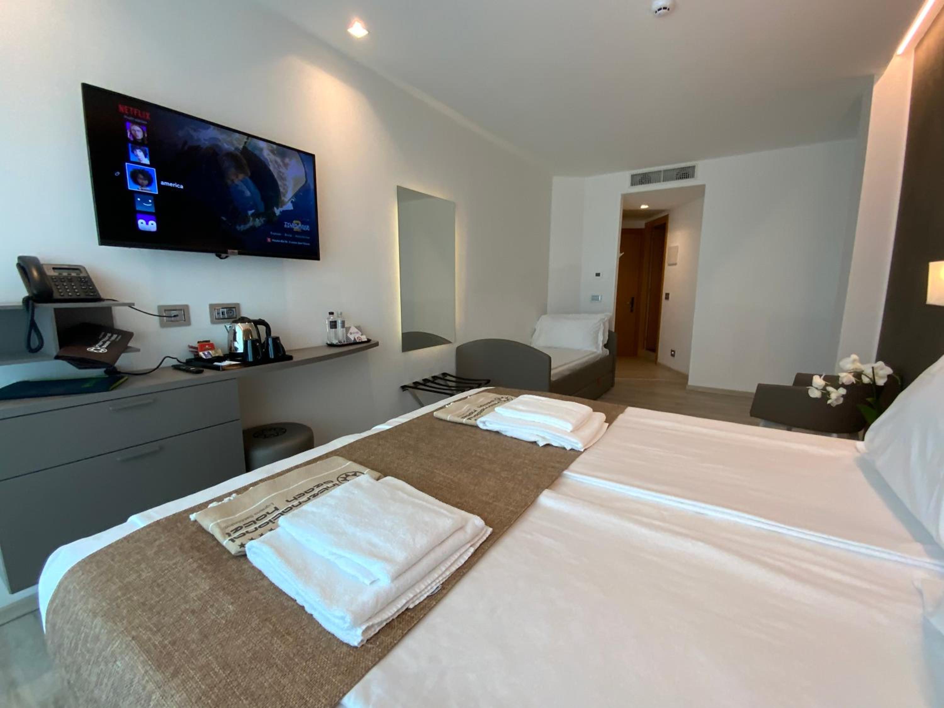 Фото International Beach Hotel