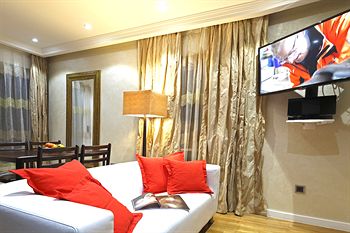 Фото The Queen Luxury Apartments - Villa Liberty