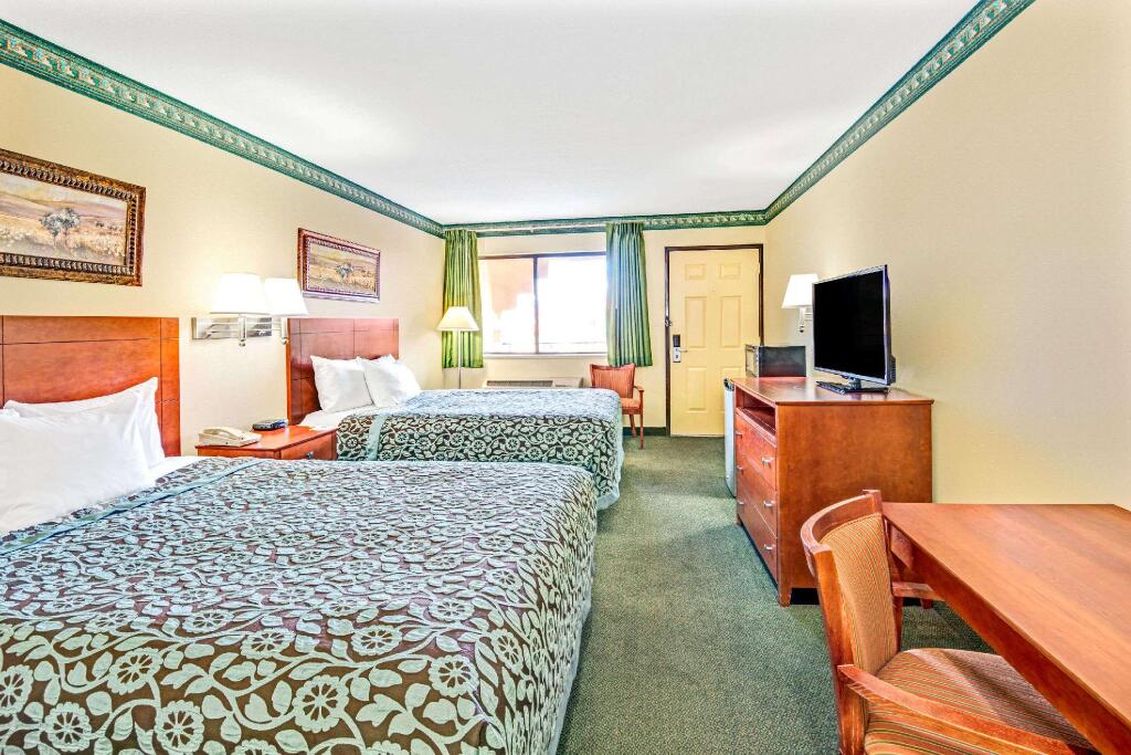 Фото Days Inn by Wyndham Rio Rancho