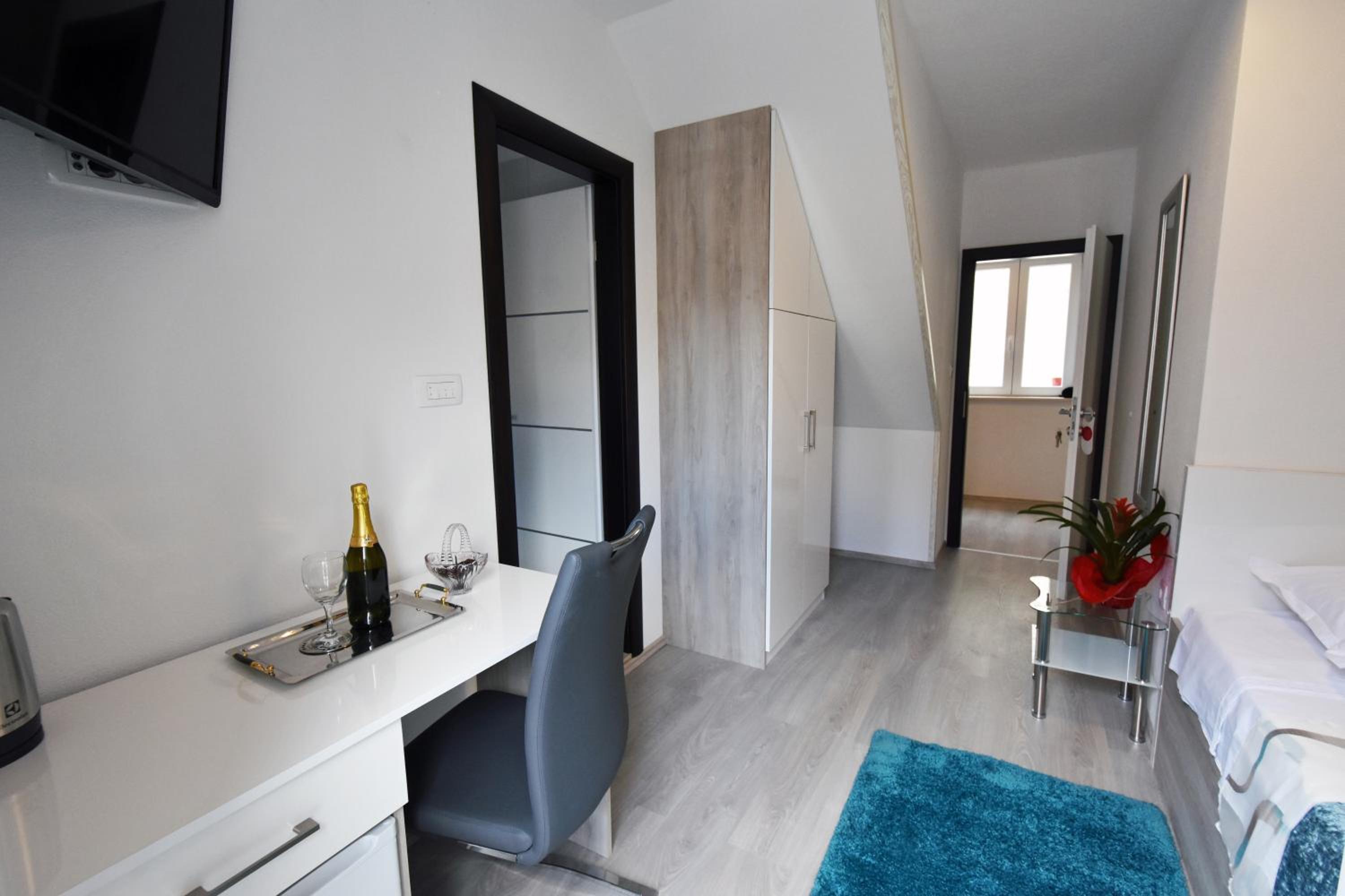 Фото Kuzma Rooms and Apartments