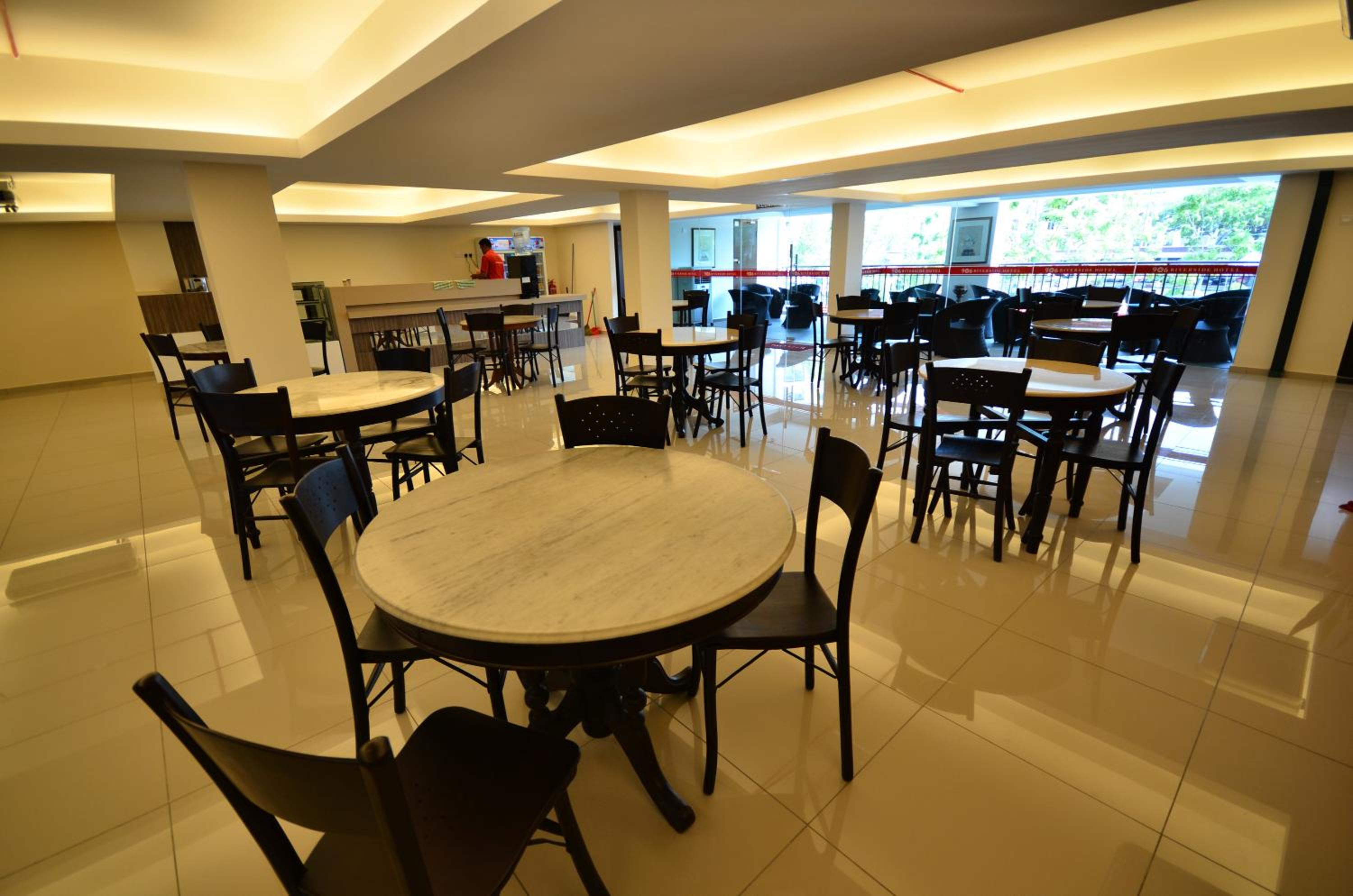 Фото 906 Riverside Hotel