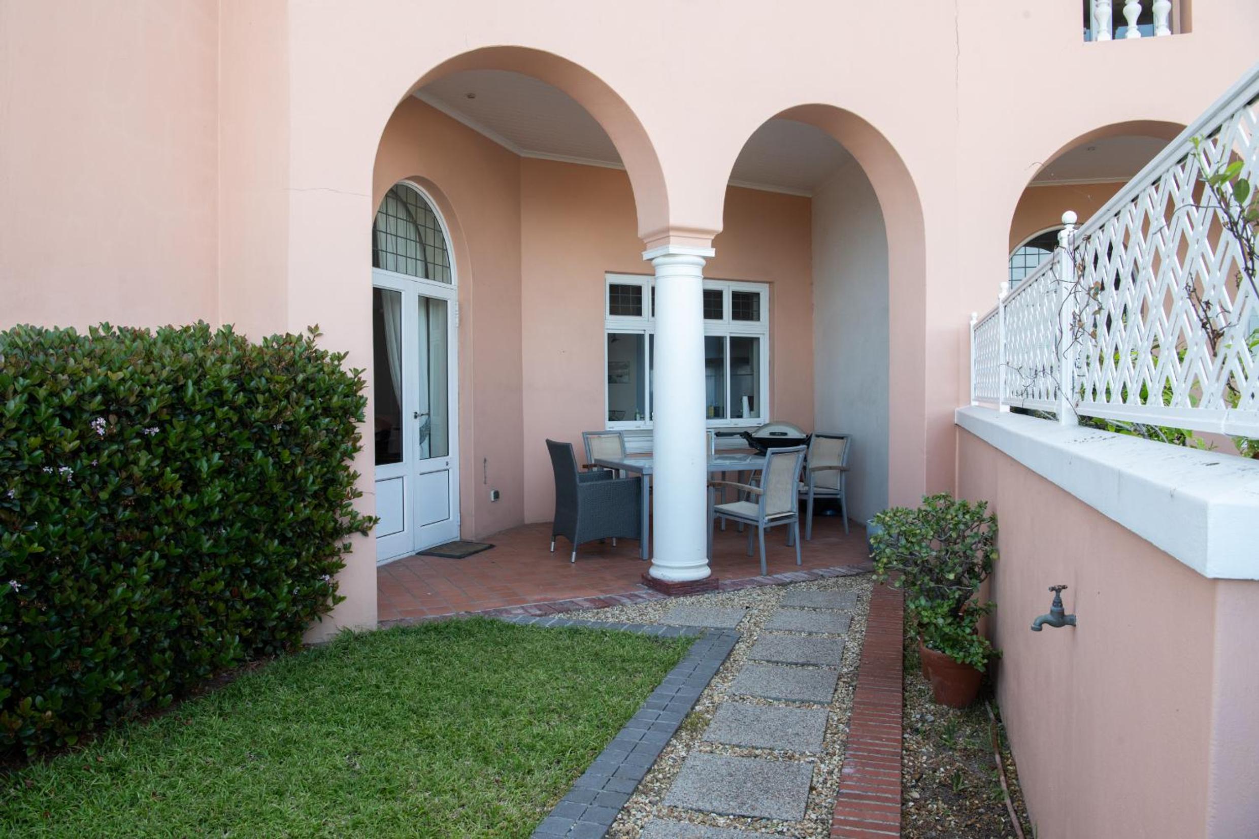 Фото The Majestic Apartment