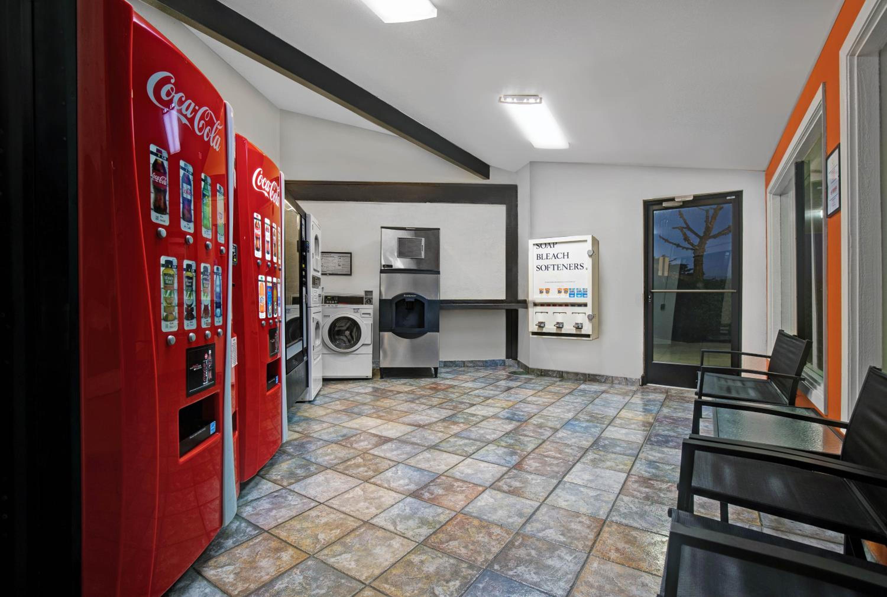 Фото Motel 6 Marina, Ca - Monterey