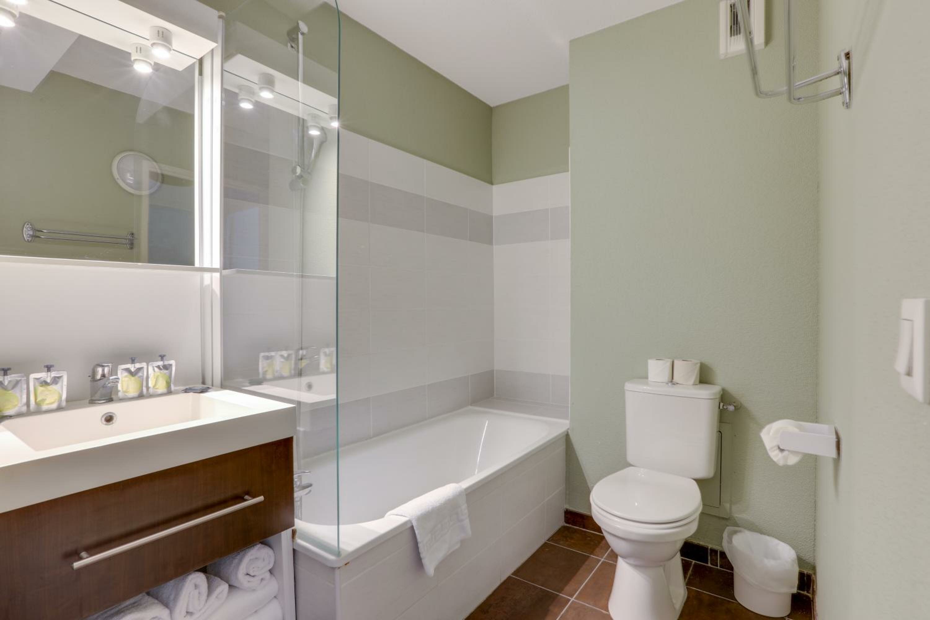 Фото All Suites Appart hotel Bordeaux Lac