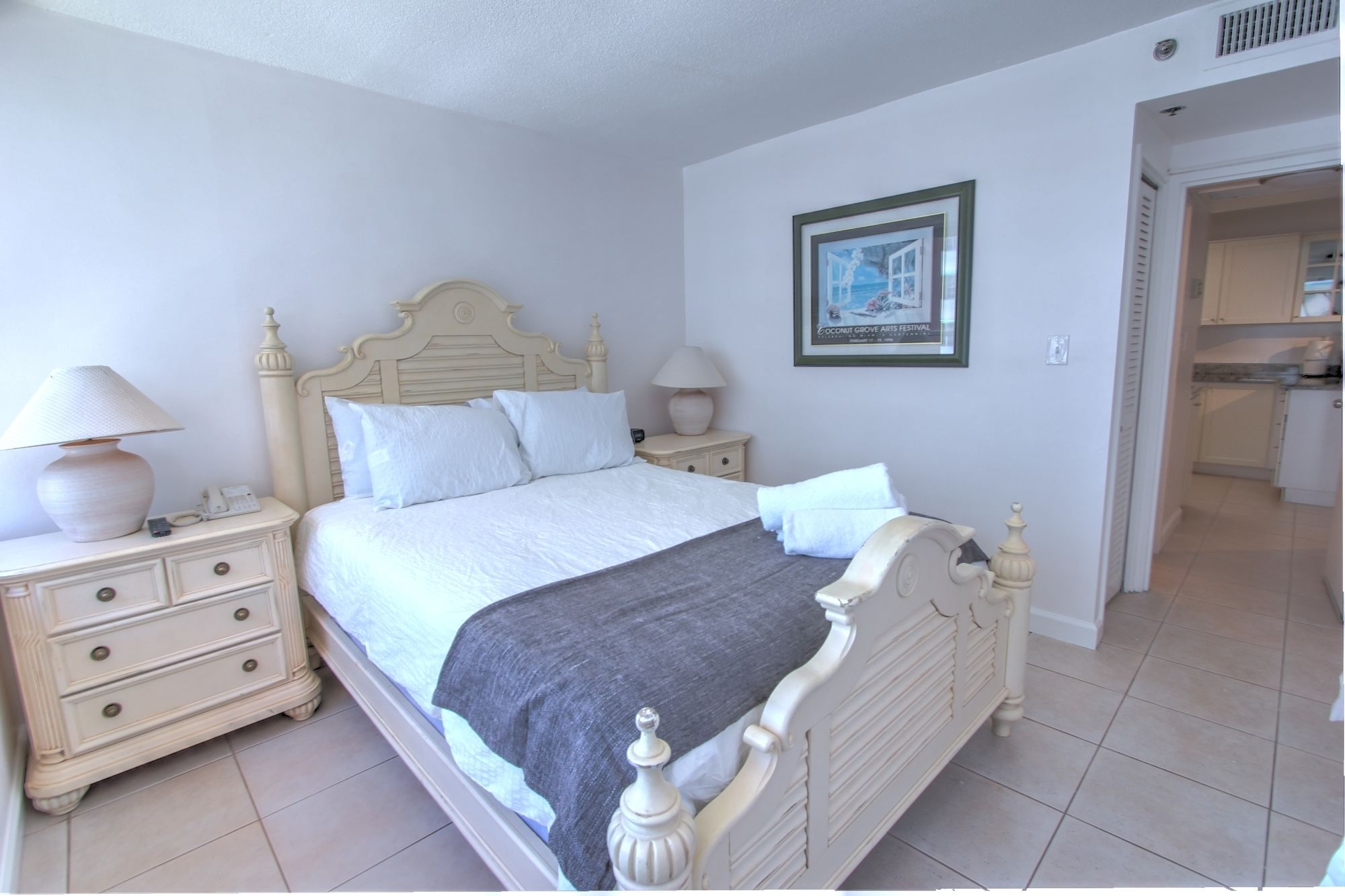 Фото Private Apartments by Vacations On Miami Beach