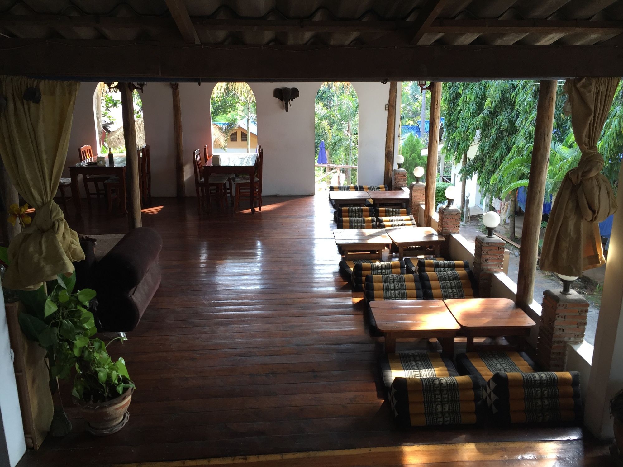 Фото Lonely Beach Pool Resort