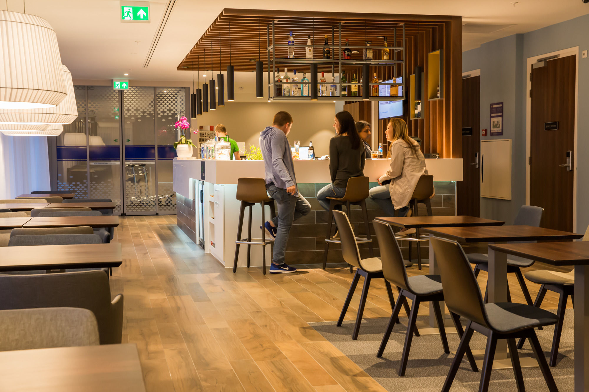 Фото Hampton by Hilton Amsterdam Centre East