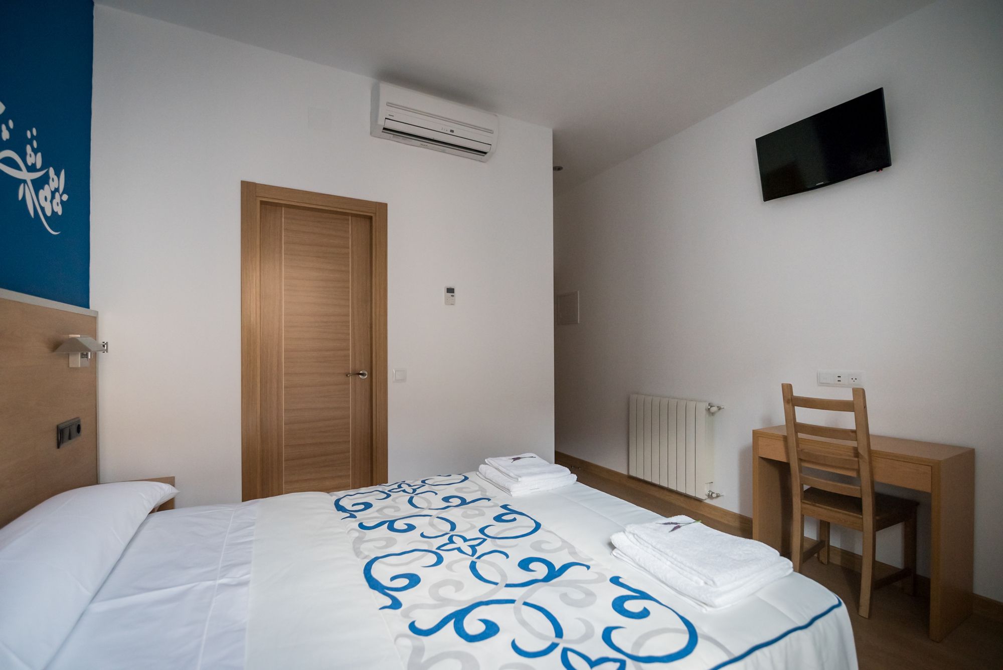 Фото Hostal Carracedo