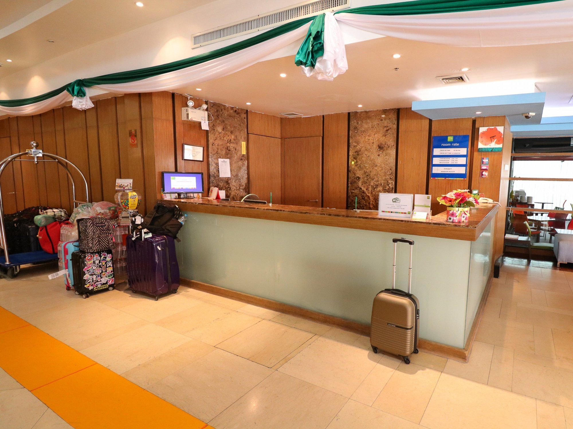 Фото The Seasons Bangkok Huamark