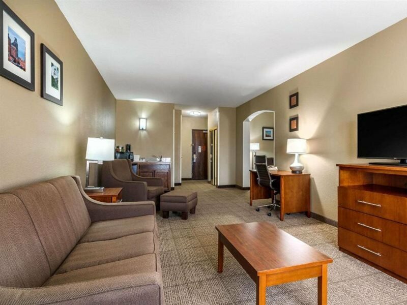 Фото Comfort Inn & Suites Sacramento - University Area