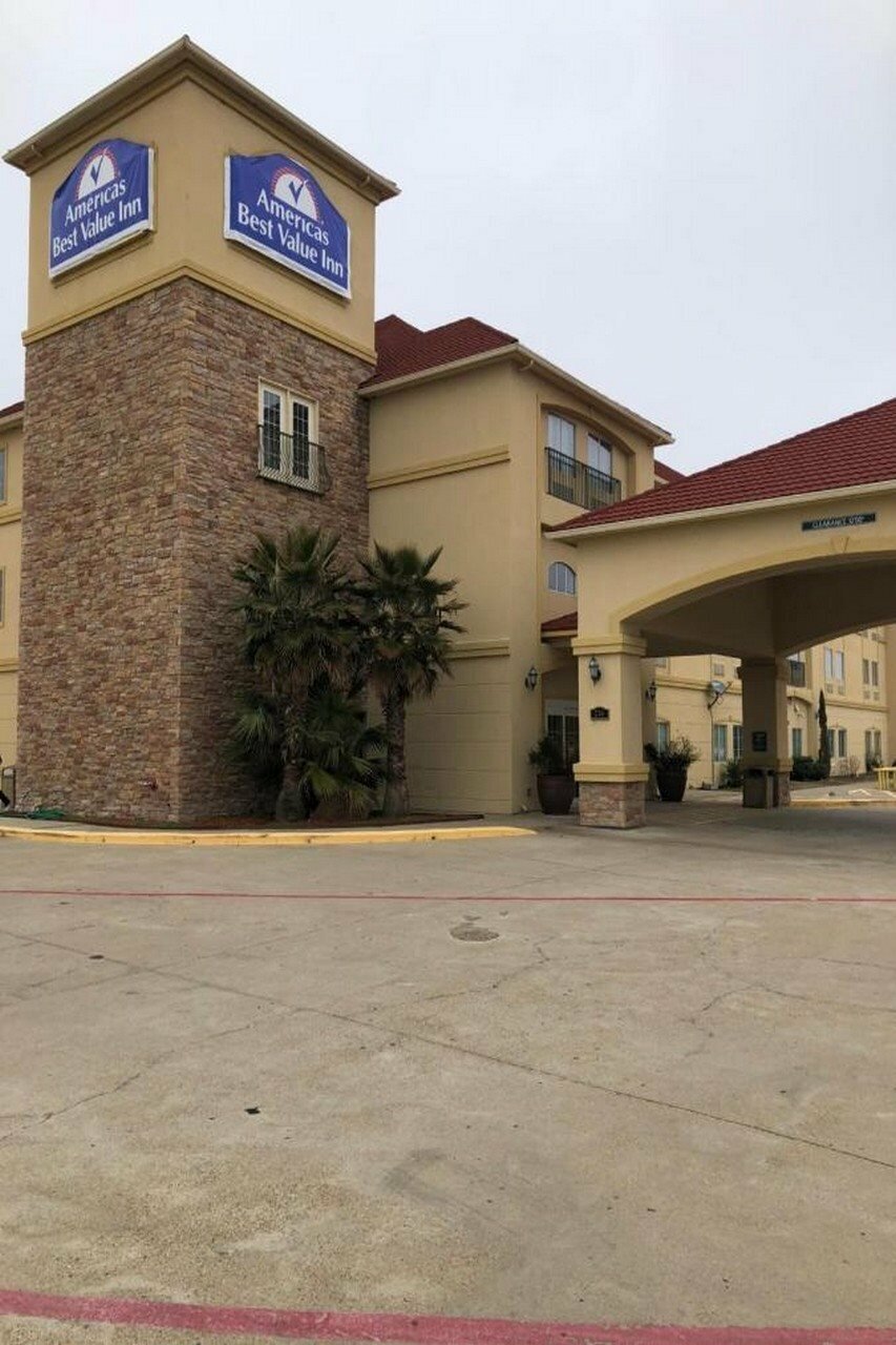 Фото Americas Best Value Inn & Suites Gun Barrel City