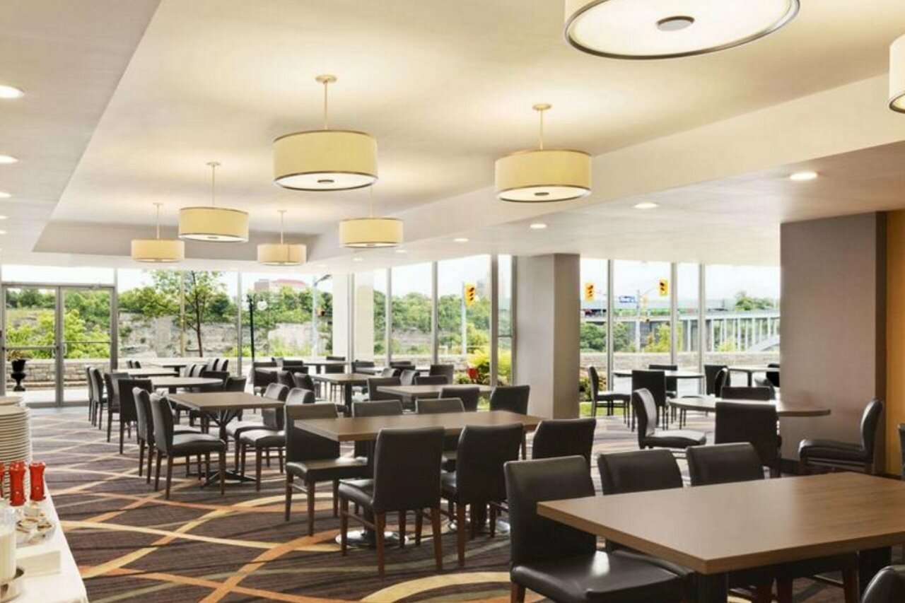 Фото Travelodge Fallsview Hotel