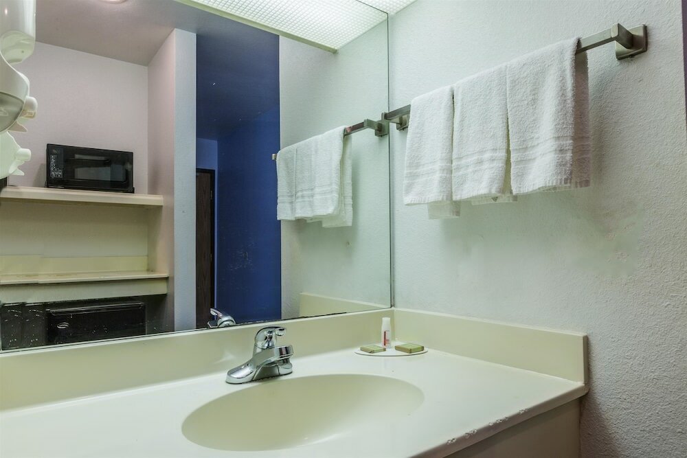 Фото Super 8 by Wyndham Garland North Dallas Area