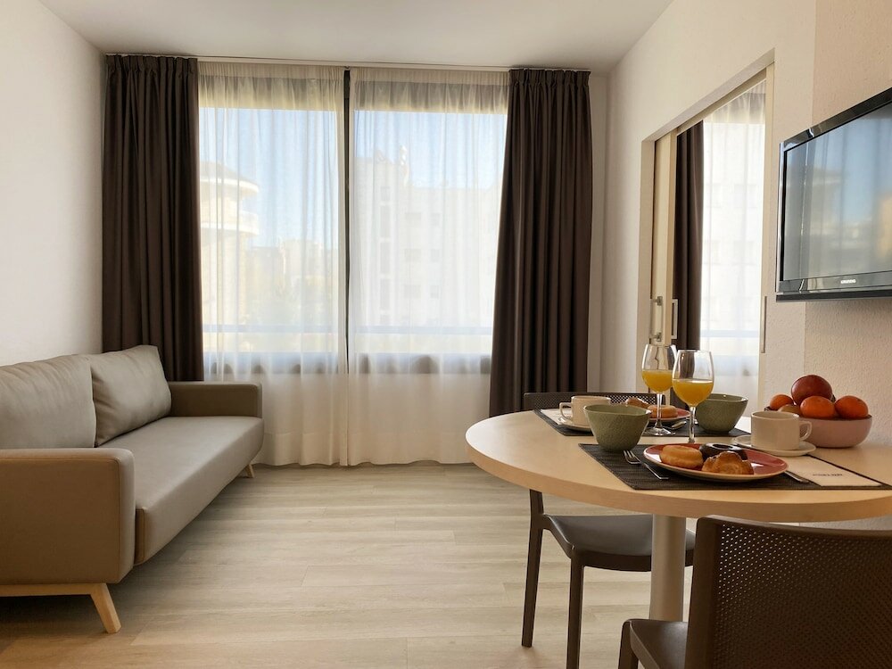 Фото Atenea Park Suites Apartaments