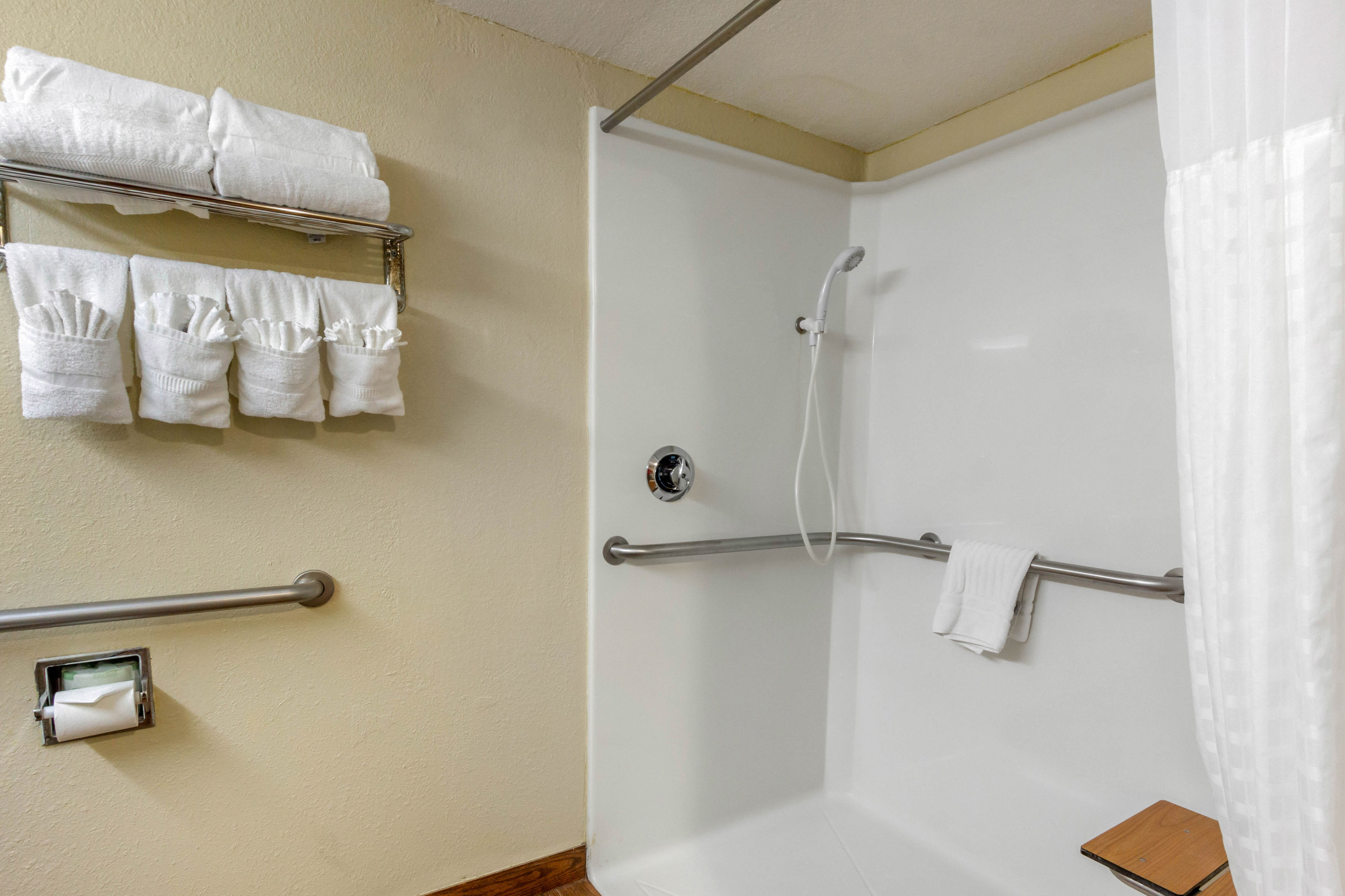 Фото Comfort Suites Tallahassee Downtown