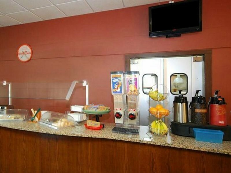 Фото Howard Johnson by Wyndham Ocala Fl