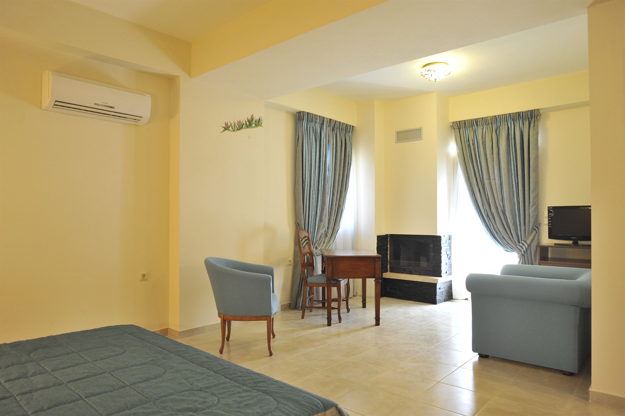 Фото Porto Mani Suites