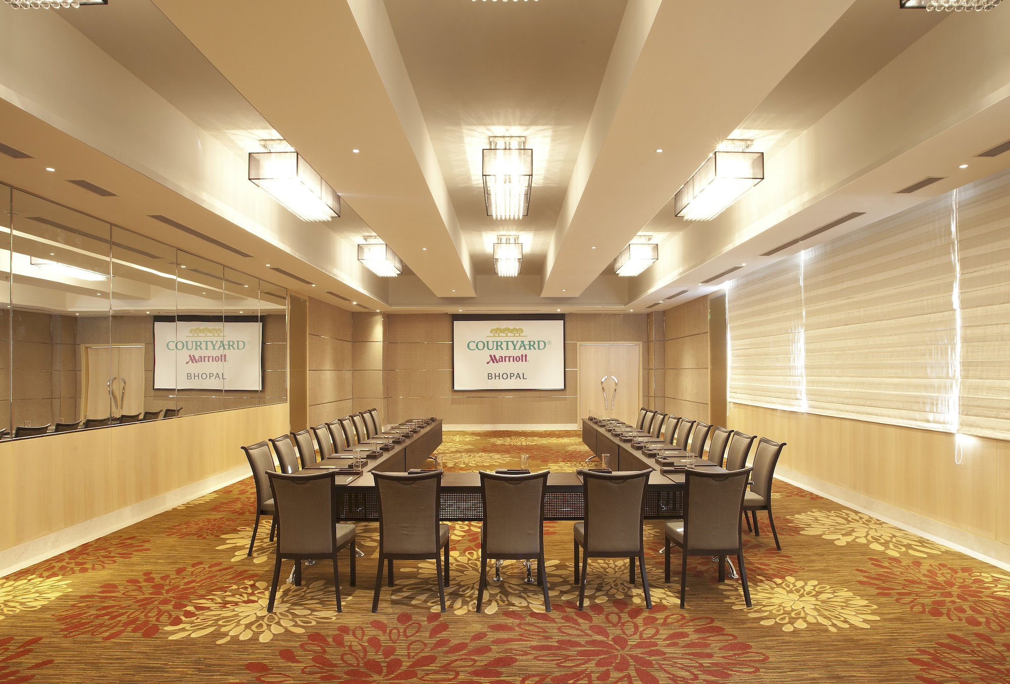 Фото Courtyard by Marriott Bhopal