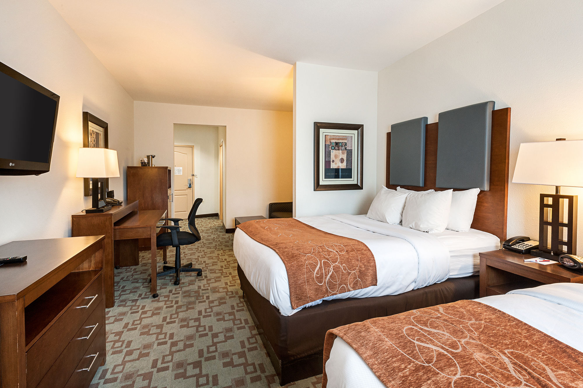 Фото Comfort Suites Oil Center