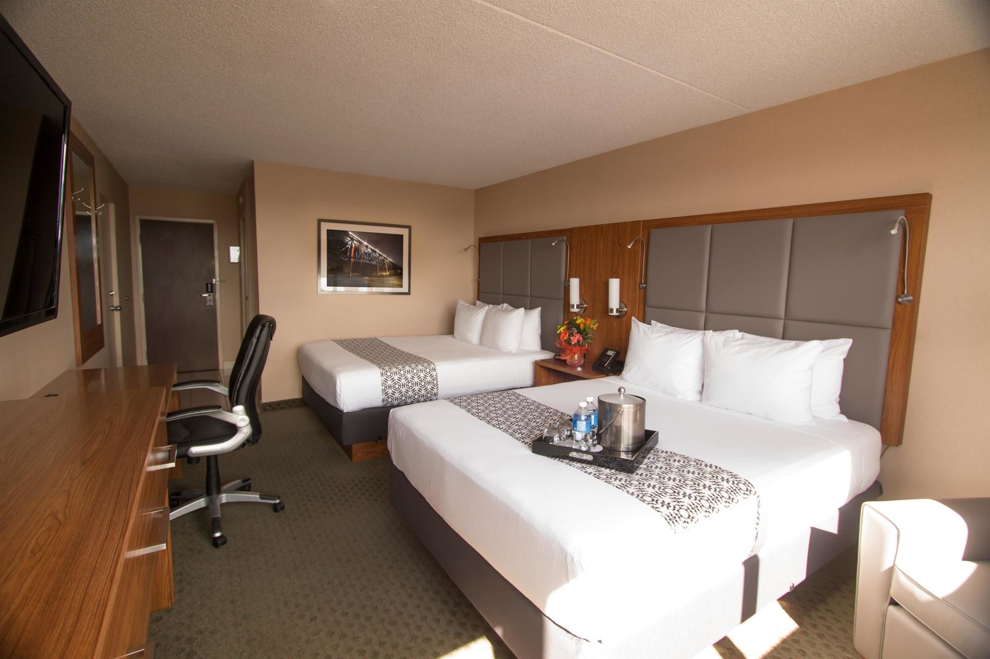 Фото Ramada by Wyndham Northern Grand Hotel & Conference Centre