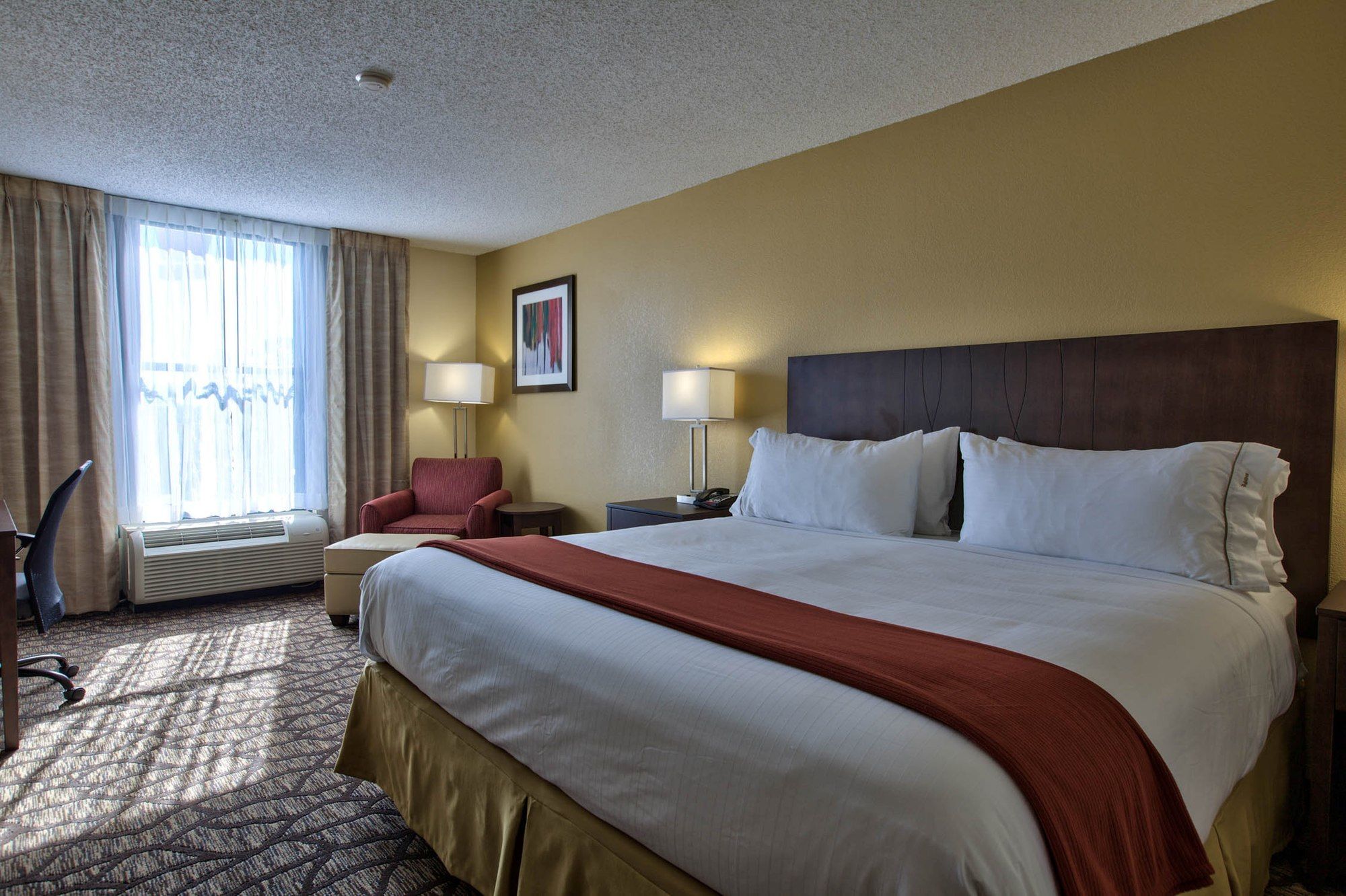 Фото Holiday Inn Express Tallahassee - I-10 E, an Ihg Hotel