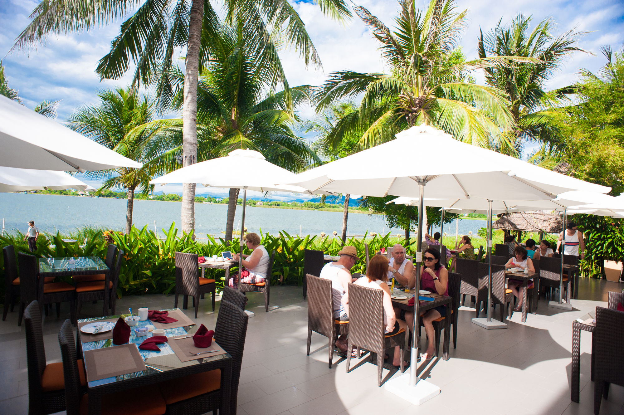 Фото Vinh Hung Riverside Resort & SPA