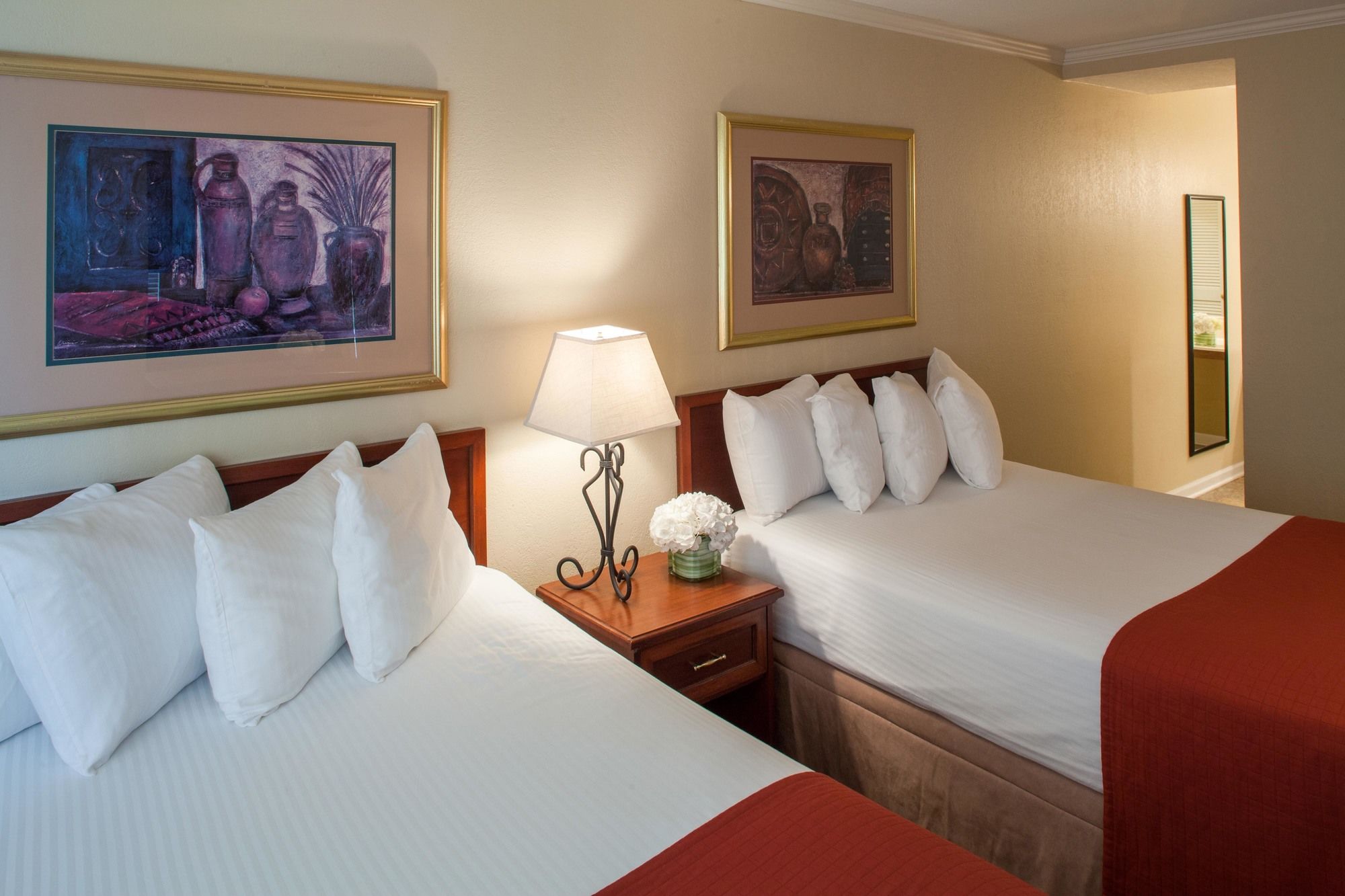 Фото Cloverleaf Suites Kansas City - Overland Park