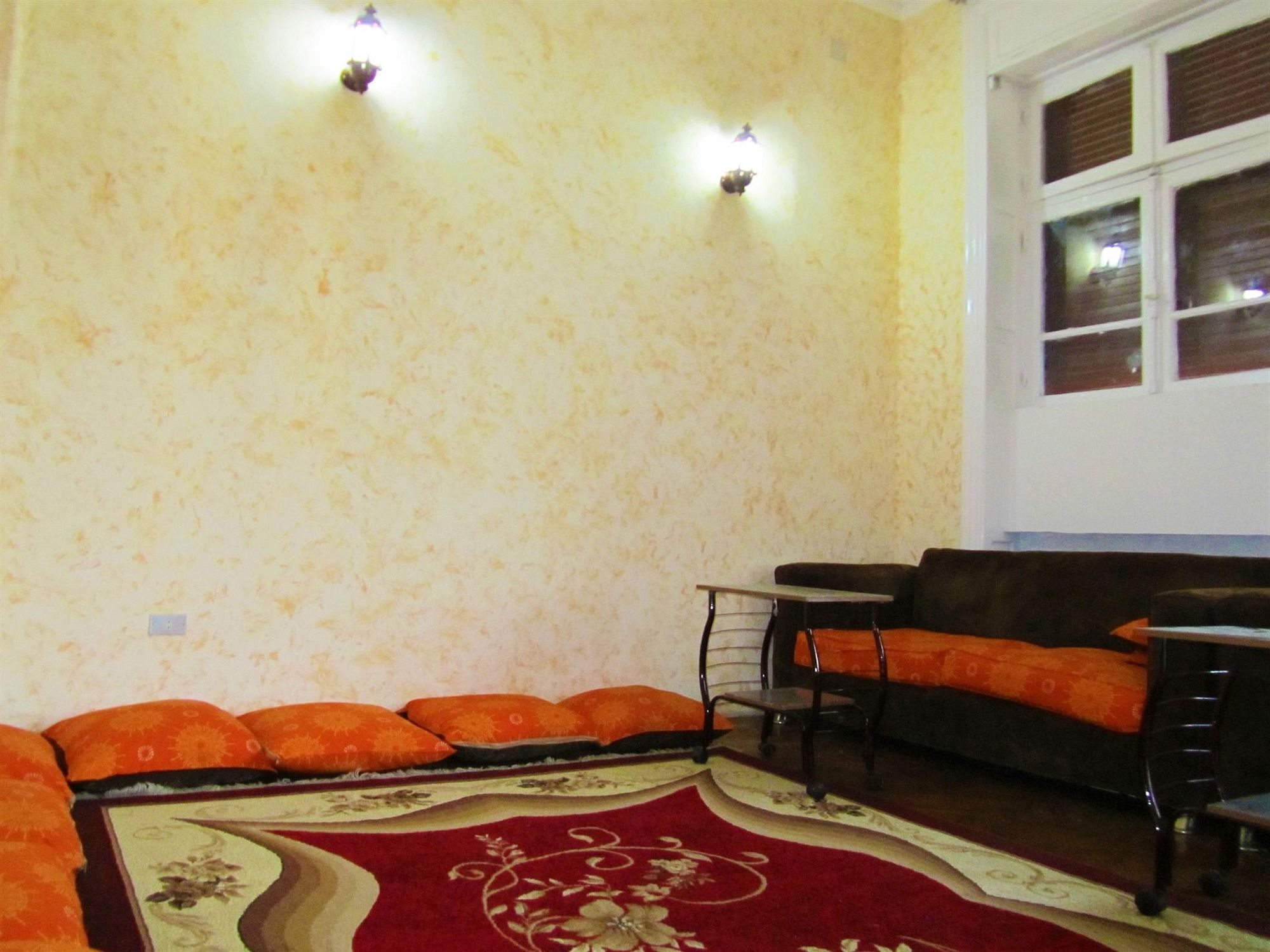 Фото Travelers House Hostel