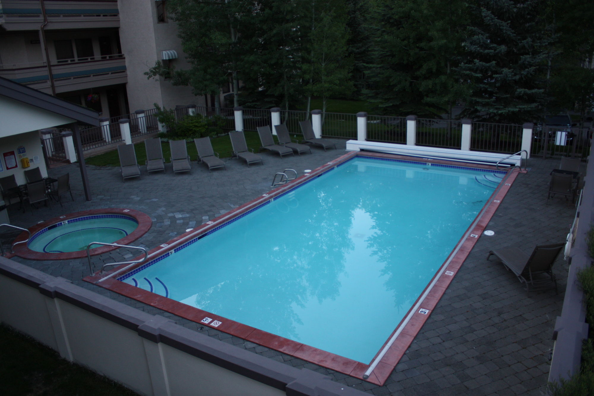 Фото Best Western Tyrolean Lodge