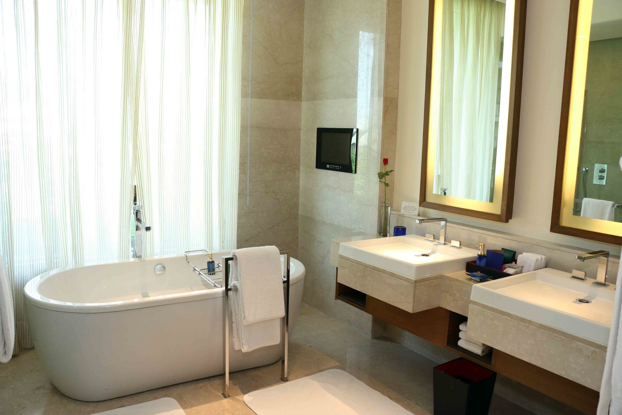 Фото The Oberoi Gurgaon