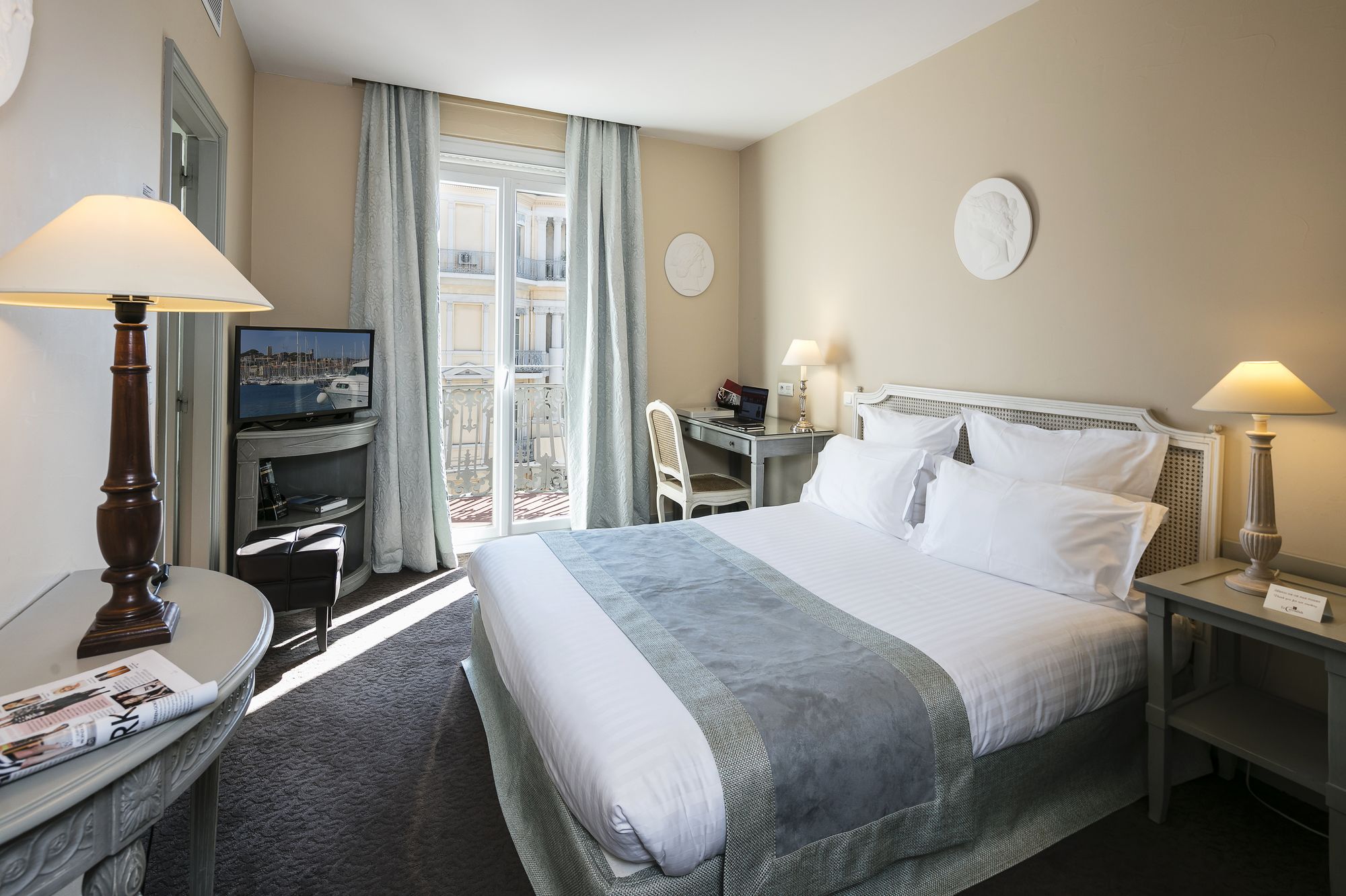 Фото отеля 2