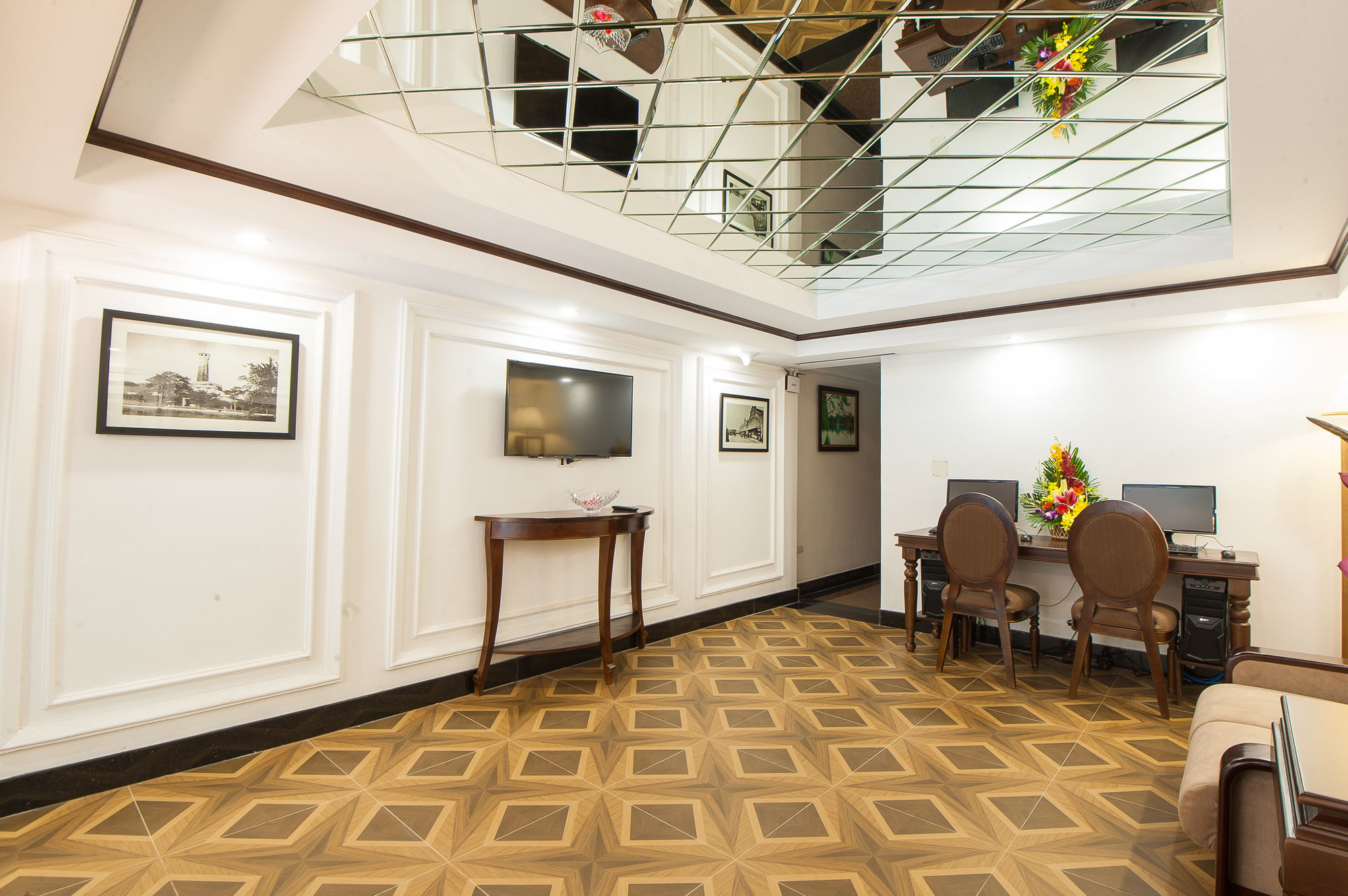 Фото Le Foyer Hotel