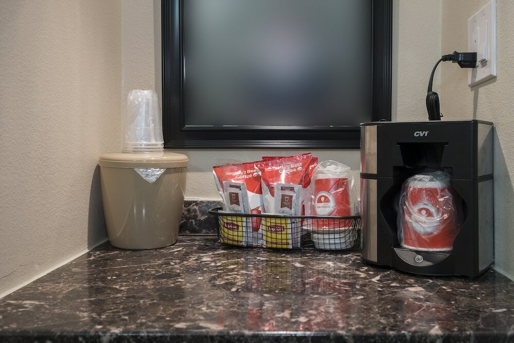 Фото Red Roof Inn Plus+ Poughkeepsie