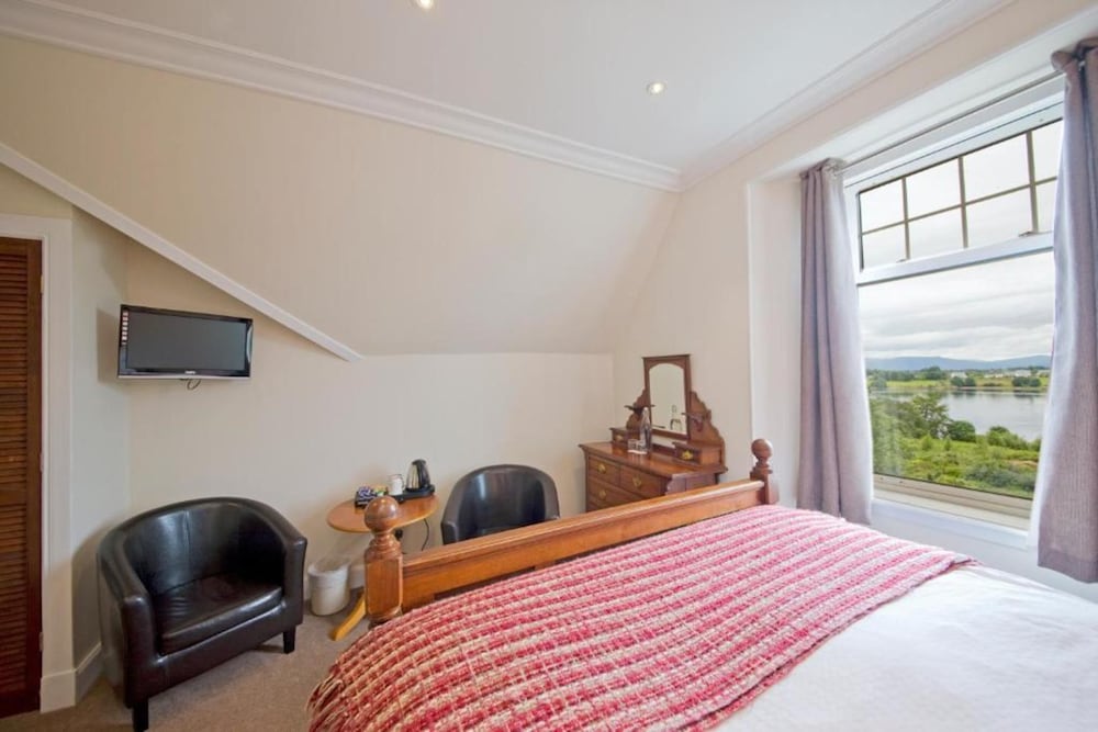 Фото Falls of Lora Hotel