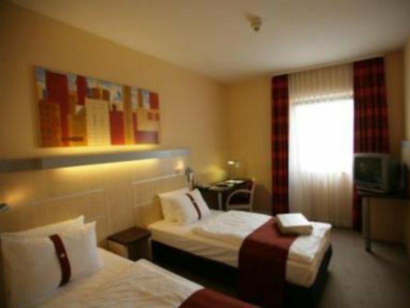 Фото Holiday Inn Express Frankfurt Messe