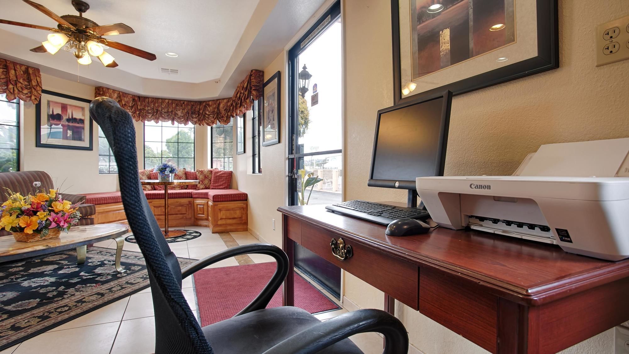 Фото Rancho San Diego Inn & Suites