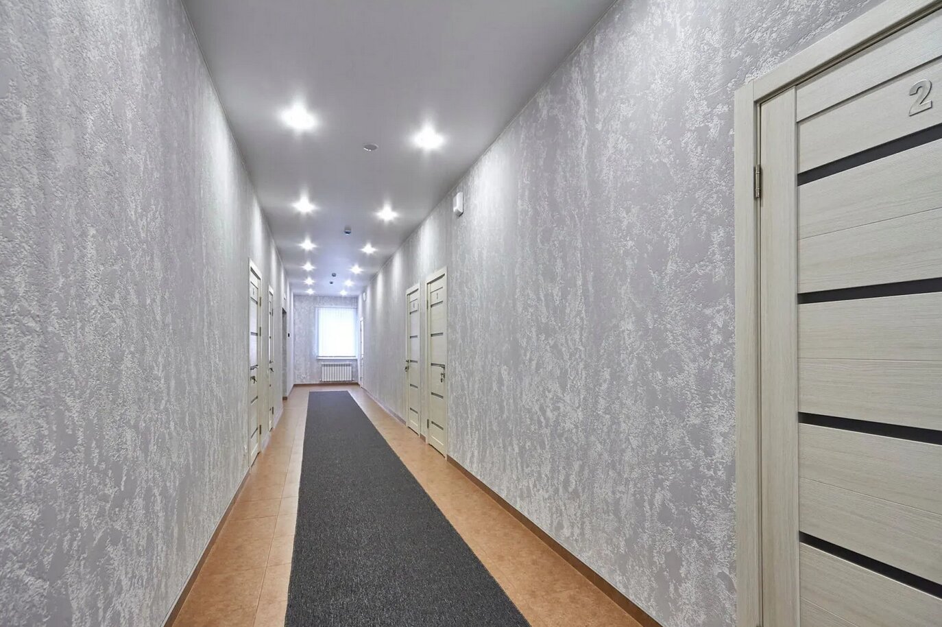 Фото Де факто