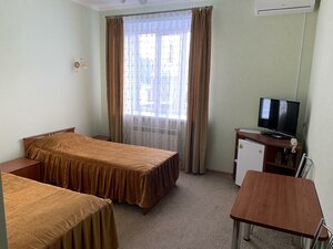 Риони (selo Kovarditsy, ulitsa Sosnovy Bor, 1А) ، فندق
