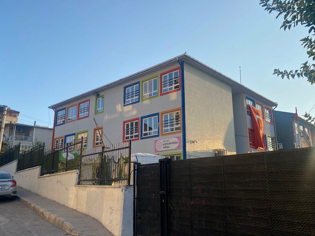 Primary school Huseyin Avni Atesoglu Primary School, Izmir, photo