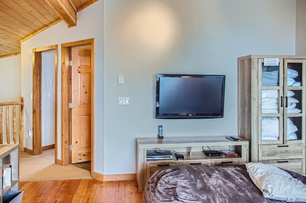 Фото Snowy Creek by Okanagan Premier