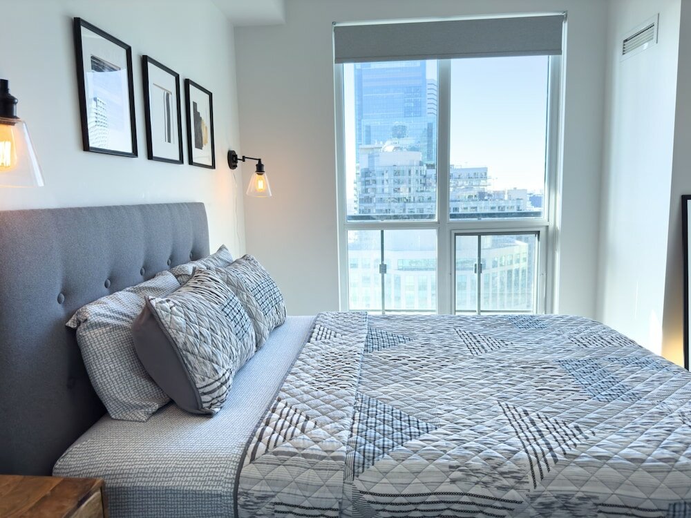 Фото Luxury Suite by Cn Tower & Free Parking