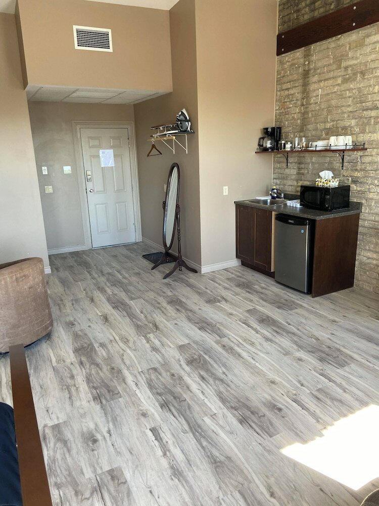 Фото The Avonlea Inn