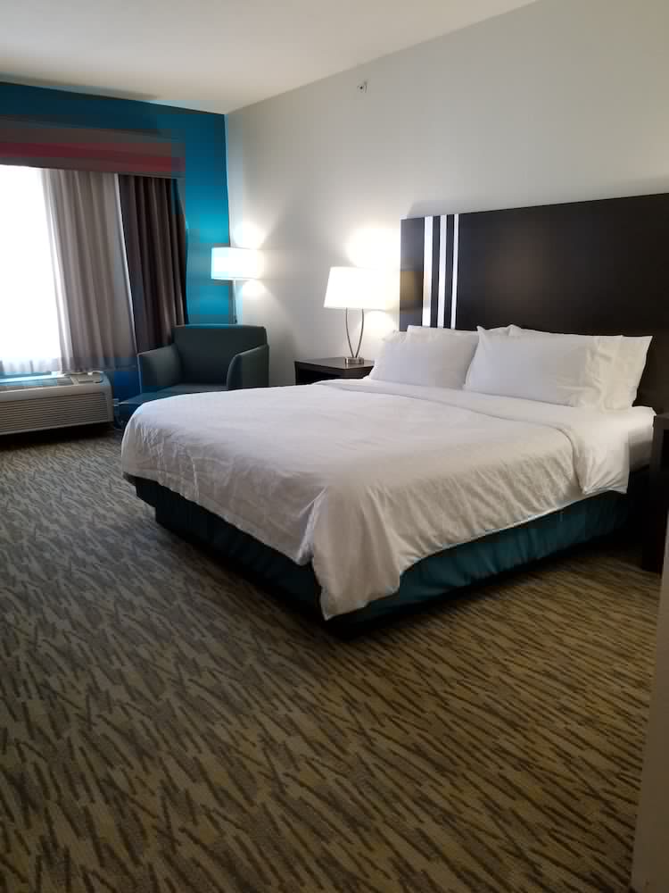 Фото Holiday Inn Express & Suites Omaha West, an Ihg Hotel