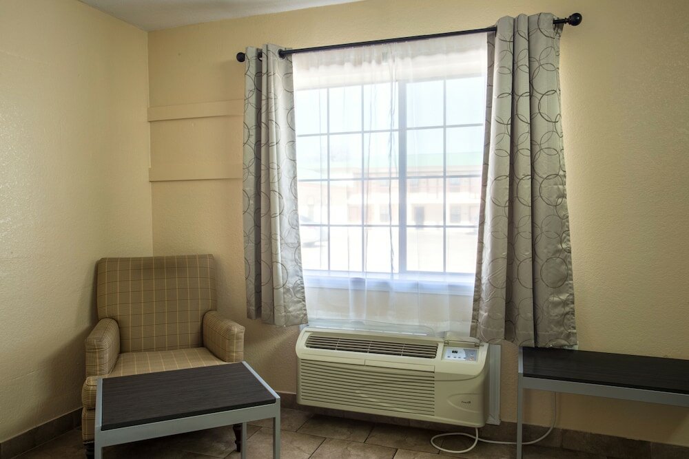 Фото Pinn Road Inn and Suites