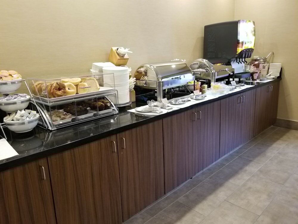 Фото Comfort Inn & Suites North Dallas - Addison