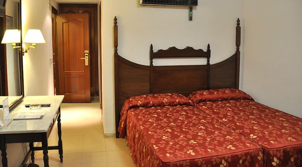 Фото Hotel Reyes Catolicos