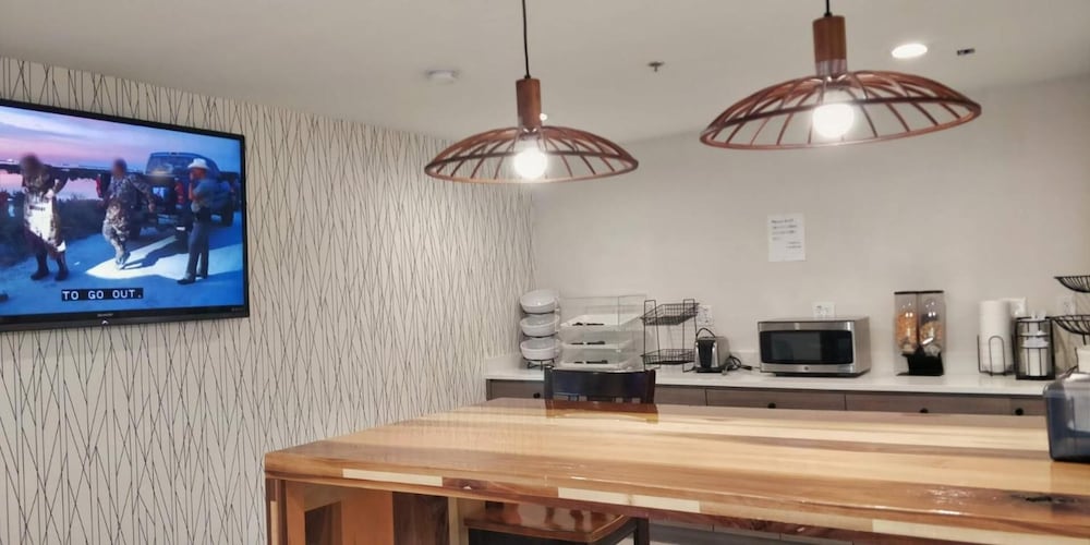 Фото Arya Inn & Suites