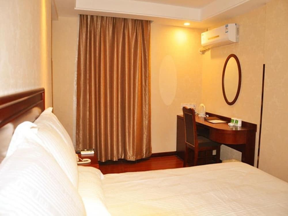 Фото GreenTree Inn Taizhou Taixing East Guoqing Road Rt Mart Business Hotel