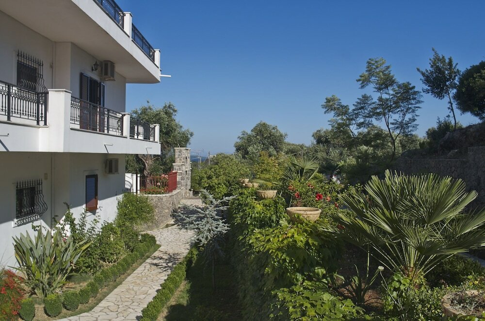 Фото Marialice Apartments